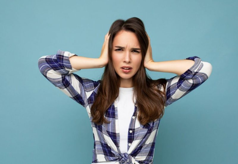 PRECONCEITO E RESISTÊNCIA AO USO DE APARELHOS AUDITIVOS